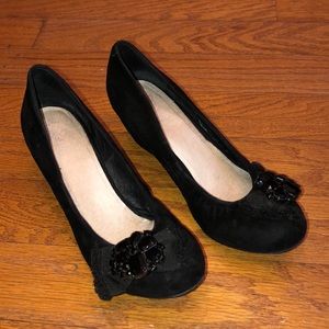 Vince Camuto black suede wedges